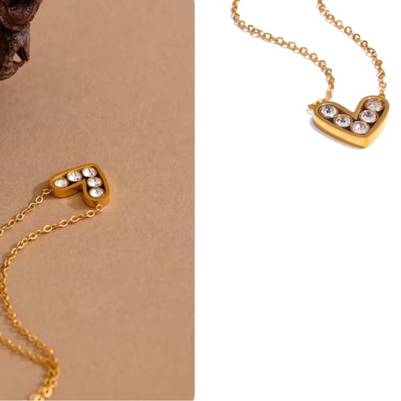 NWT Gorgeous Heart Pendant Necklace in Gold - Picture 6 of 8